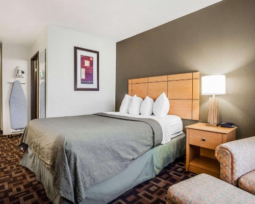 Quality Inn & Suites Des Moines Airport image 11