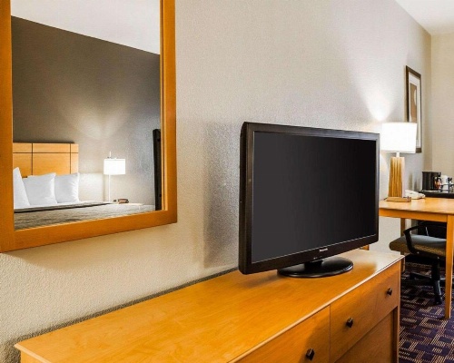 Quality Inn & Suites Des Moines Airport image 13