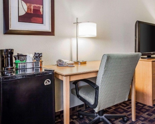 Quality Inn & Suites Des Moines Airport image 16