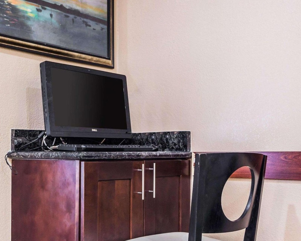 Quality Inn & Suites Des Moines Airport Main image