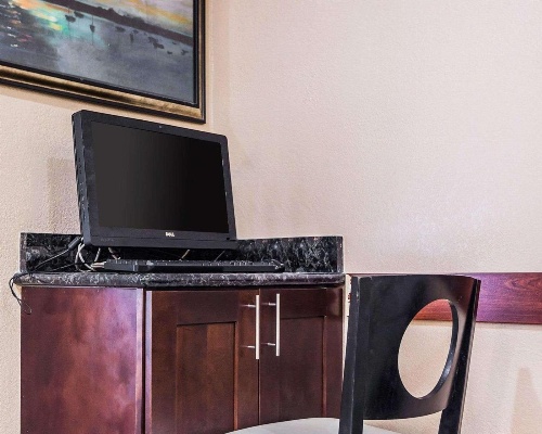Quality Inn & Suites Des Moines Airport image 2