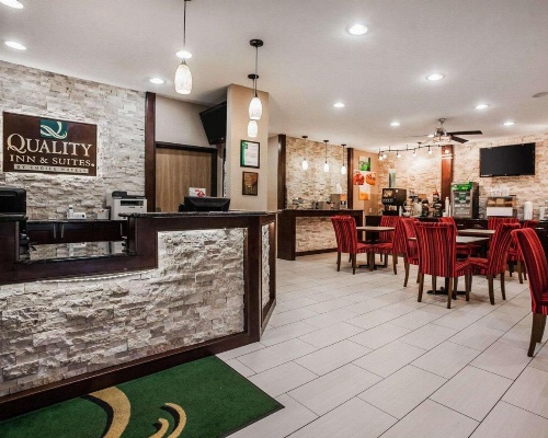 Quality Inn & Suites Des Moines Airport image 9